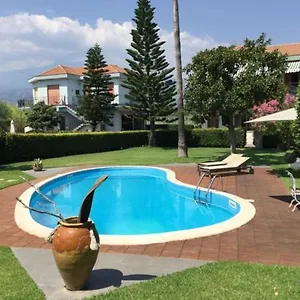 Con Piscina Esclusiva Vista Etna Hébergement de vacances
